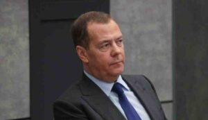 Медведев: Русия ще удари всяка чужда военна база в Украйна