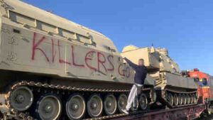 Гръцките комунисти спряха влак с американски танкове, пътуващ за България (видео)