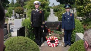 Руските дипломати положиха цветя на гроба на Зорге в Япония